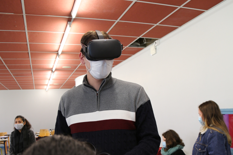 Jumeaux numériques, réalité virtuelle… les étudiants de Sup’Biotech à l’assaut de l’usine 4.0 !